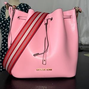 Michael Kors bucket bag -light pink